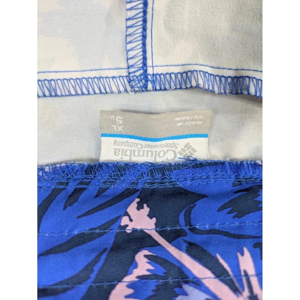 Tropical Floral PFG Fishing Shorts Womens Large Blue Hibiscus Performance Pocket
